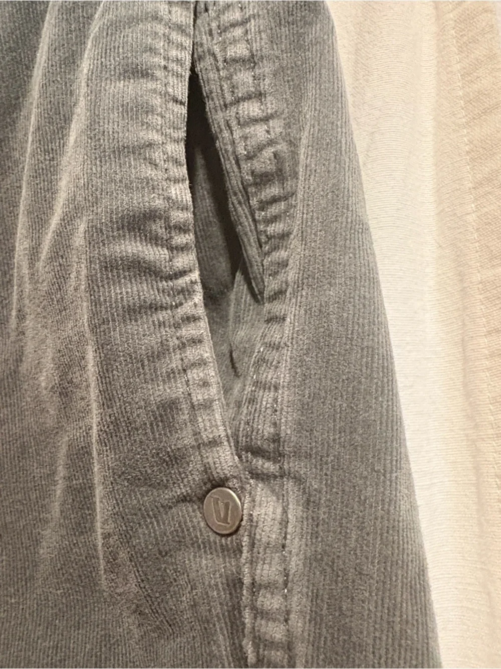 Vuori Optimist Pants Men's Medium Grey Corduroy Performance Comfort Casual